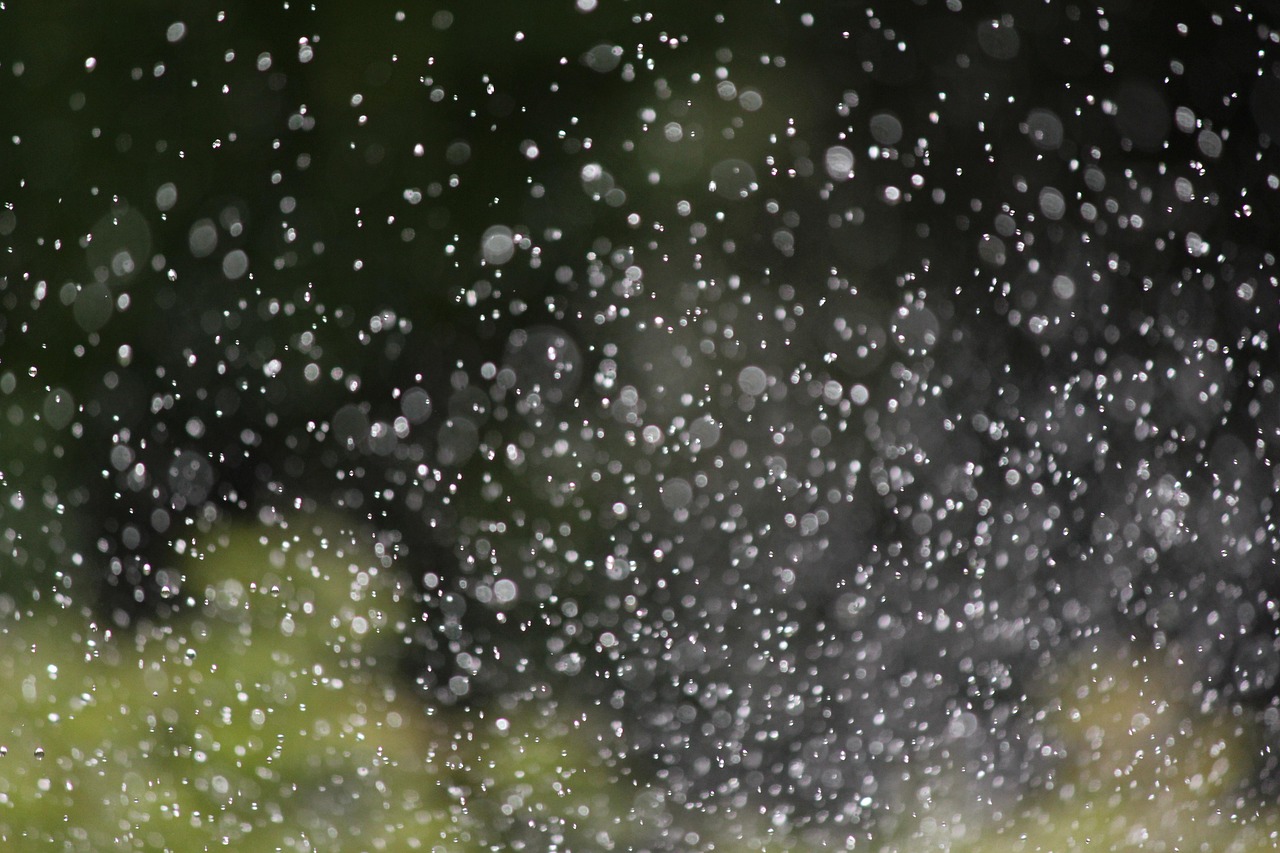 雨的旋律，关于雨的歌曲的探索与赏析 关于雨的歌曲